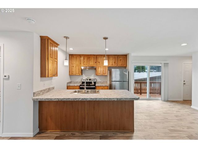 2142 EVERETT Ave, North Bend, OR 97459