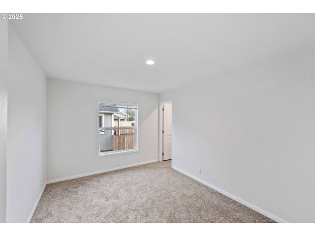 2142 EVERETT Ave, North Bend, OR 97459