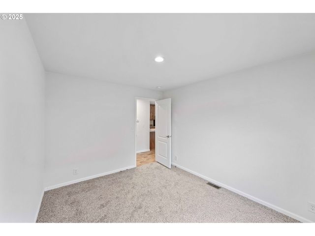 2142 EVERETT Ave, North Bend, OR 97459