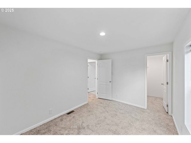 2142 EVERETT Ave, North Bend, OR 97459