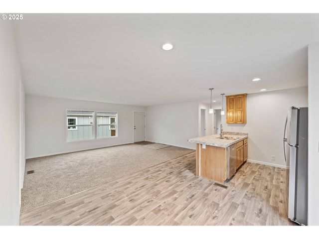 2142 EVERETT Ave, North Bend, OR 97459