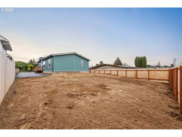 2142 EVERETT Ave, North Bend, OR 97459