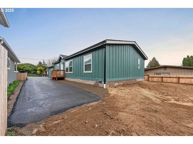2142 EVERETT Ave, North Bend, OR 97459