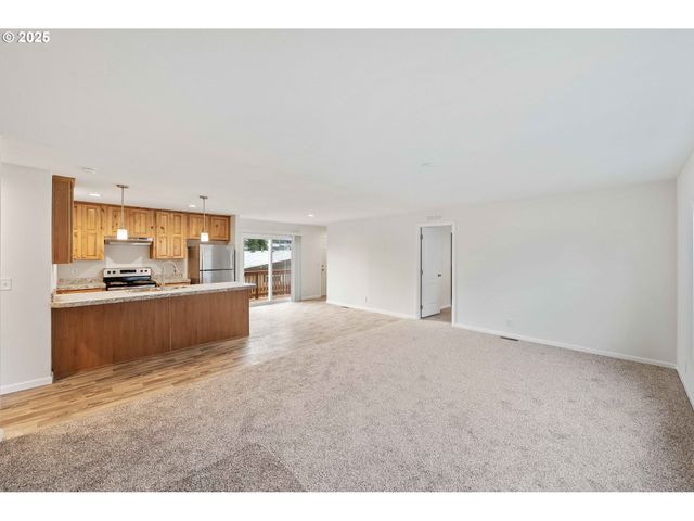 2142 EVERETT Ave, North Bend, OR 97459