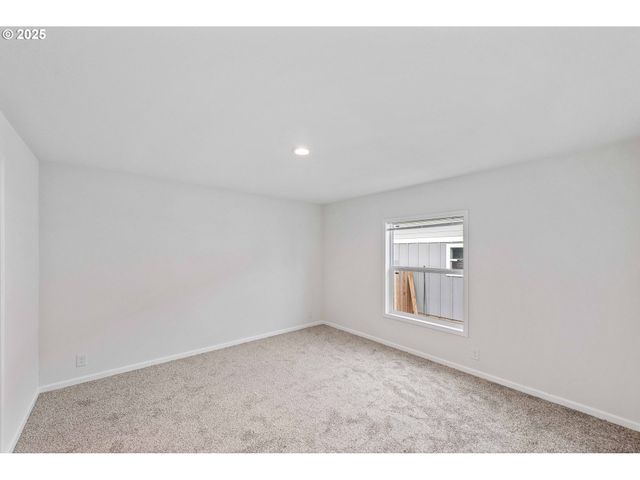 2142 EVERETT Ave, North Bend, OR 97459