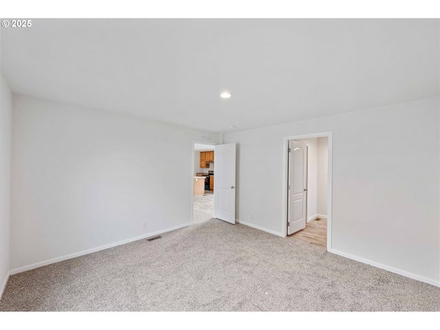 2142 EVERETT Ave, North Bend, OR 97459