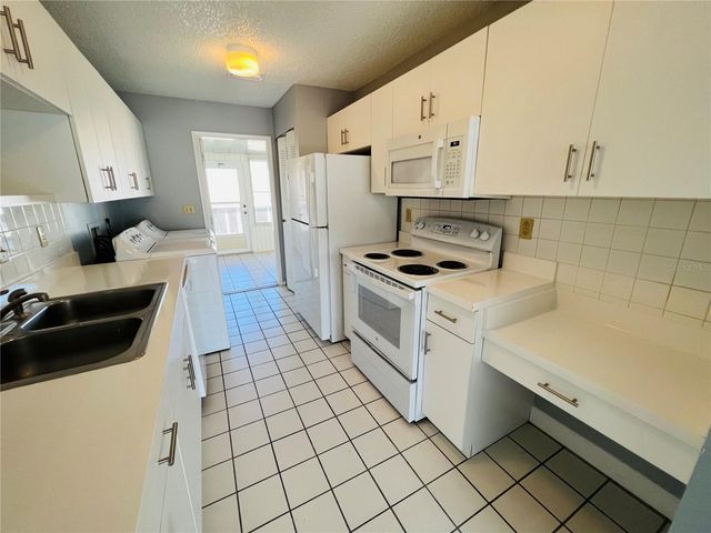 605 RIDGE TERRACE 605, Winter Haven, FL 33881