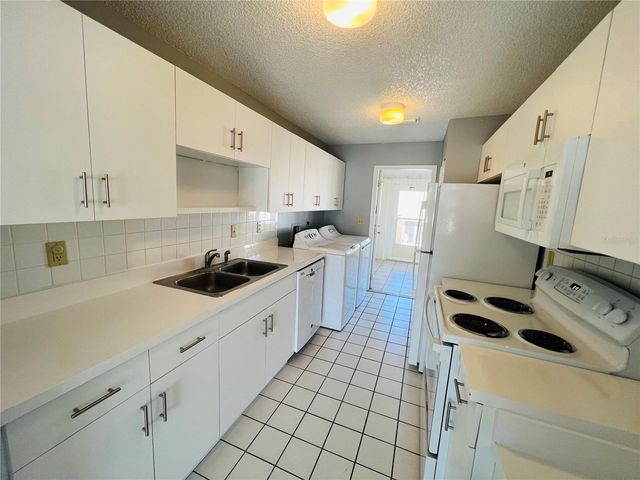 605 RIDGE TERRACE 605, Winter Haven, FL 33881