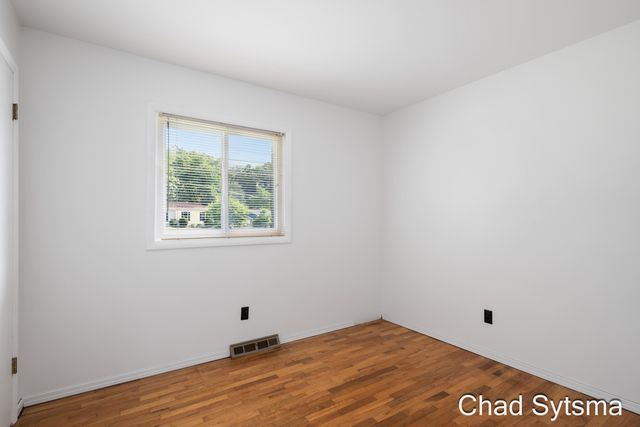 1643 Stonewood Drive SE, Lowell, MI 49331