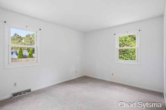 1643 Stonewood Drive SE, Lowell, MI 49331