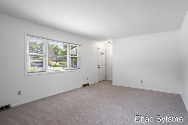 1643 Stonewood Drive SE, Lowell, MI 49331