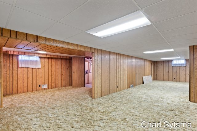 1643 Stonewood Drive SE, Lowell, MI 49331