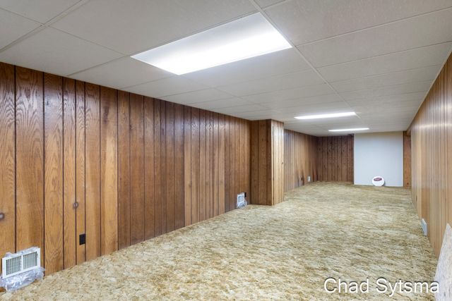 1643 Stonewood Drive SE, Lowell, MI 49331