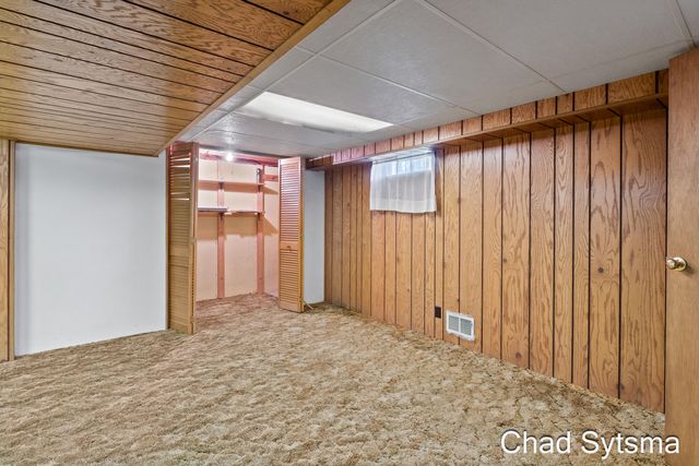 1643 Stonewood Drive SE, Lowell, MI 49331