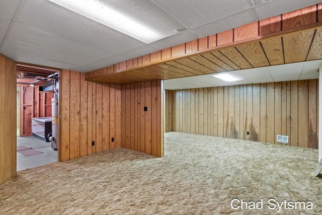 1643 Stonewood Drive SE, Lowell, MI 49331
