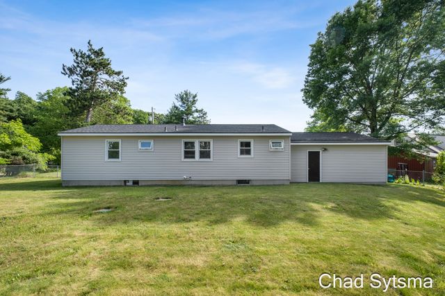 1643 Stonewood Drive SE, Lowell, MI 49331
