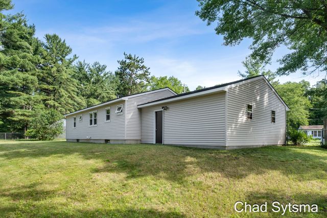 1643 Stonewood Drive SE, Lowell, MI 49331