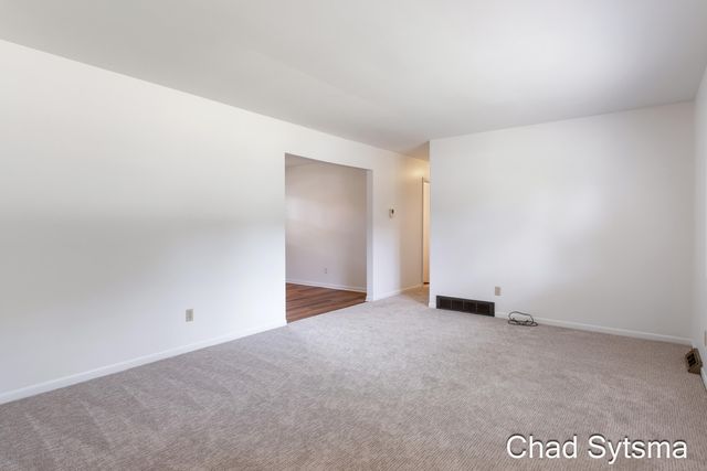 1643 Stonewood Drive SE, Lowell, MI 49331