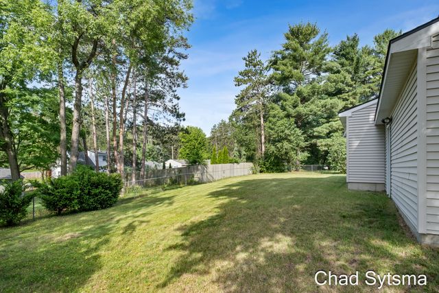 1643 Stonewood Drive SE, Lowell, MI 49331