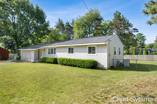 1643 Stonewood Drive SE, Lowell, MI 49331