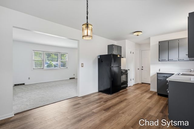 1643 Stonewood Drive SE, Lowell, MI 49331