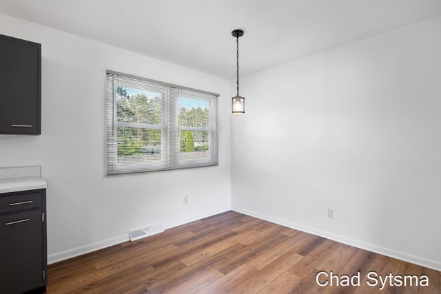 1643 Stonewood Drive SE, Lowell, MI 49331