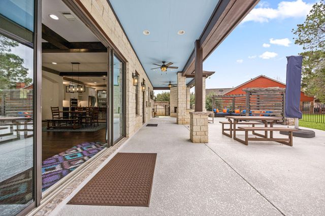 86 Dawns Edge Drive, Conroe, TX 77356