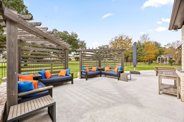 86 Dawns Edge Drive, Conroe, TX 77356