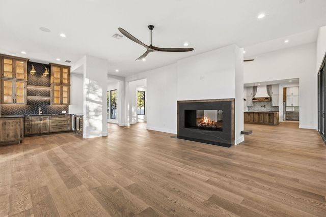 240 La Serena LOOP, Horseshoe Bay, TX 78657