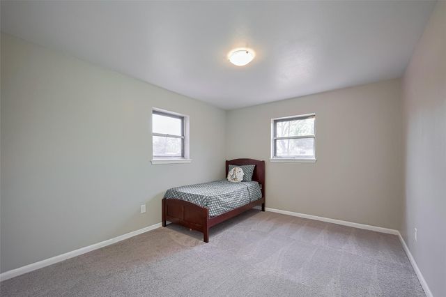 111 N 11th Street, Highlands, TX 77562