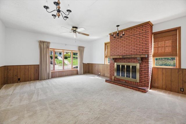 319 E ORCHARD Avenue, Council Bluffs, IA 51503