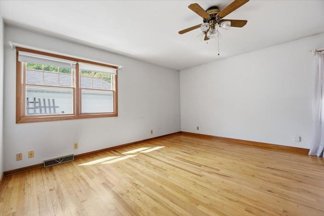 319 E ORCHARD Avenue, Council Bluffs, IA 51503