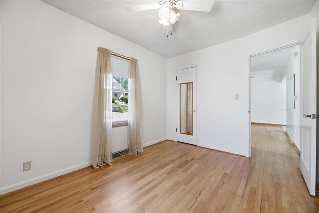 319 E ORCHARD Avenue, Council Bluffs, IA 51503