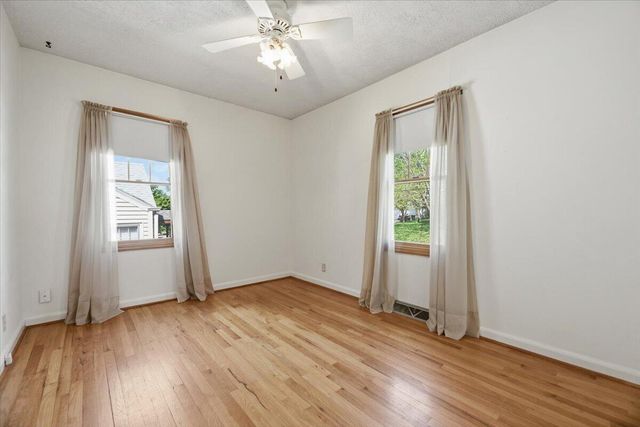 319 E ORCHARD Avenue, Council Bluffs, IA 51503