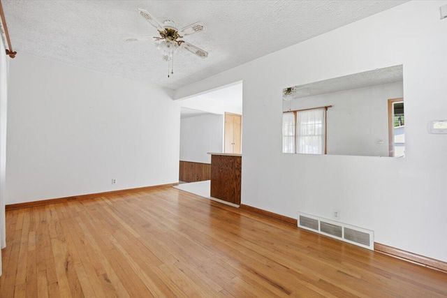319 E ORCHARD Avenue, Council Bluffs, IA 51503