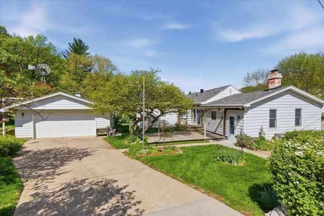 319 E ORCHARD Avenue, Council Bluffs, IA 51503