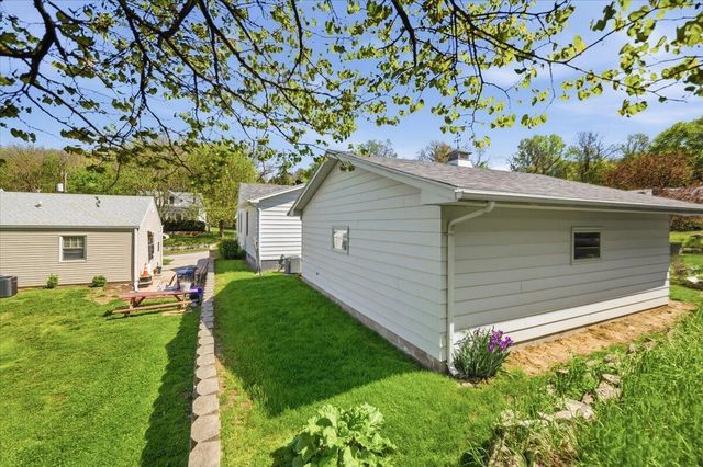 319 E ORCHARD Avenue, Council Bluffs, IA 51503