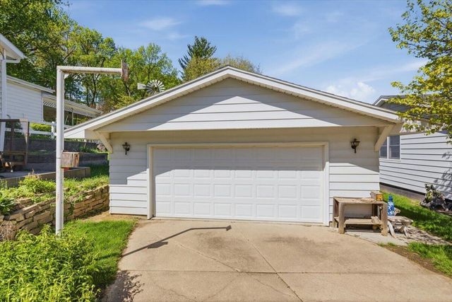 319 E ORCHARD Avenue, Council Bluffs, IA 51503
