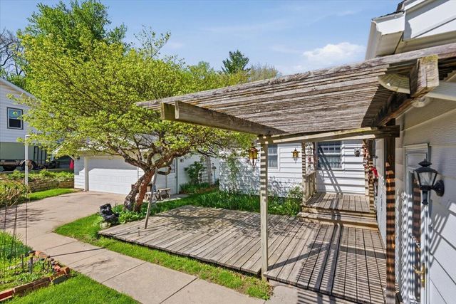 319 E ORCHARD Avenue, Council Bluffs, IA 51503