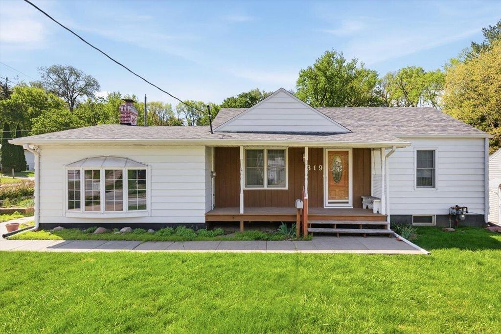 319 E ORCHARD Avenue, Council Bluffs, IA 51503