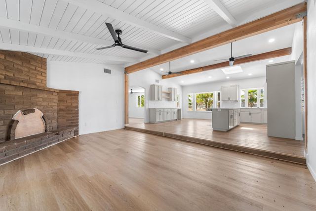 6073 W Clinton Avenue, Fresno, CA 93722