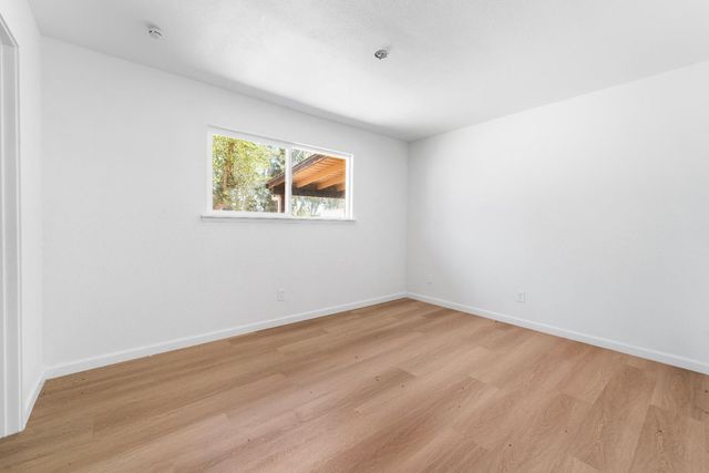 6073 W Clinton Avenue, Fresno, CA 93722