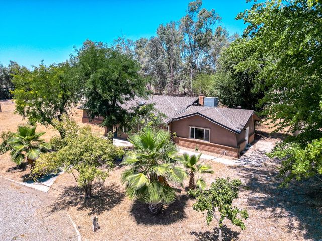 6073 W Clinton Avenue, Fresno, CA 93722