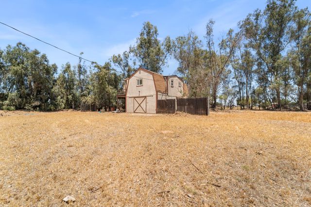6073 W Clinton Avenue, Fresno, CA 93722