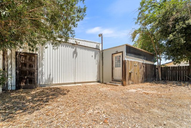 6073 W Clinton Avenue, Fresno, CA 93722
