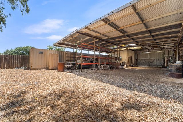 6073 W Clinton Avenue, Fresno, CA 93722