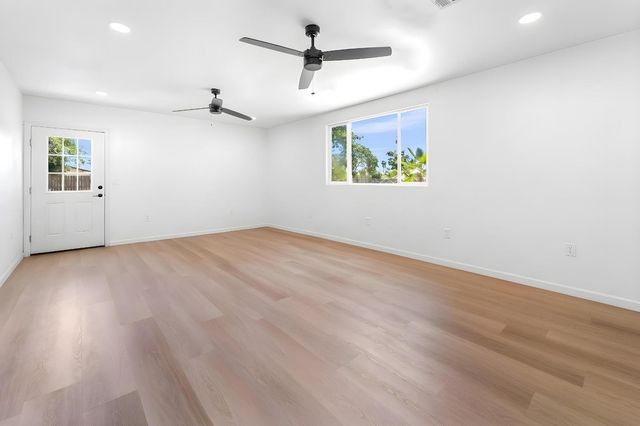 6073 W Clinton Avenue, Fresno, CA 93722