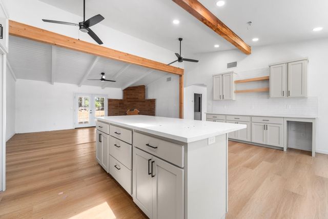6073 W Clinton Avenue, Fresno, CA 93722