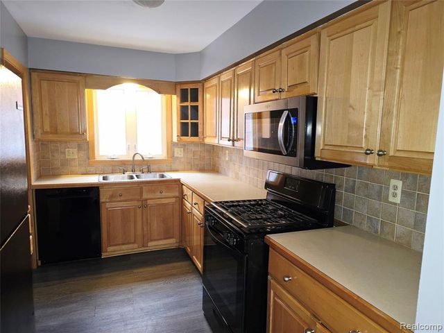 23259 Lawrence Avenue, Dearborn, MI 48128