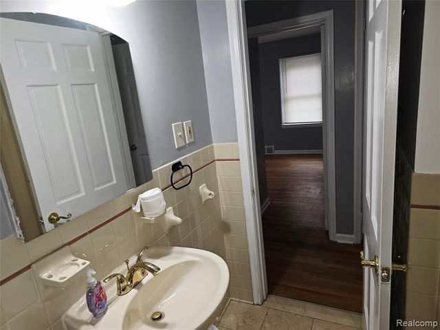 23259 Lawrence Avenue, Dearborn, MI 48128